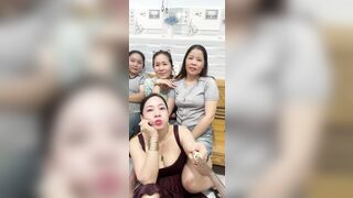 Bọn Chị tuyển Phi công trẻ, e nào Cu 30cm gặp chị nhé