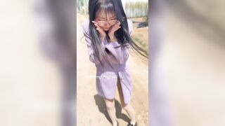 Côgiáo trg xóm kính cận dâm trưa nắng nóng ra đường móc lồn khỏa thân cho mấy chú xem