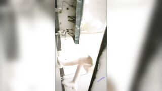 Quay lén em teen sinh viên mình dây cực xinh đi đái trong nhà vệ sinh công cộng