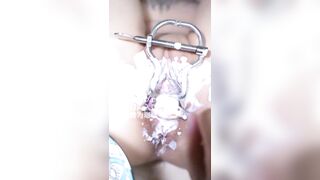 Ăn sáng với bữa sáng ngũ cốc và sữa tươi bên trong cái lỗ lồn dâm đáng của đĩ cái