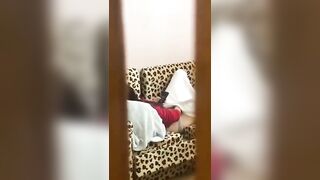 Quay lén Bà chị Vk đang nằm trên ghế móc Bím