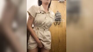 Em teen bím múp vú ngon cực xinh ra nhà vệ sinh quán live móc lồn public siêu dâm p4