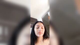 Vú to thủ dâm 103