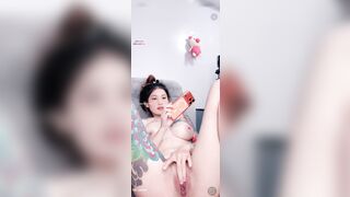 Huỳnh Bảo Trân xinh đẹp dịu dàng khoe chiếc lồn xinh,cảnh báo mọi người không đào lửa