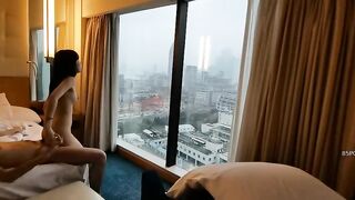 VỪA ĐỊT VỪA NGẮM CẢNH, CÙNG E