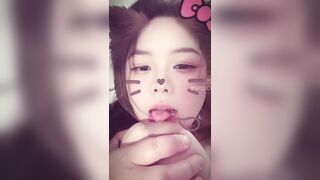Quái vật 3 đầu tự bú vú