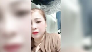 Bà chủ vô tình bị lộ Xơ lít bị NV lưu Clip lại
