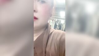 Bà chủ vô tình bị lộ Xơ lít bị NV lưu Clip lại