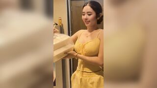Cố tình để Chú bảo vệ thấy Vú, xem phản ứng của chú thế nào
