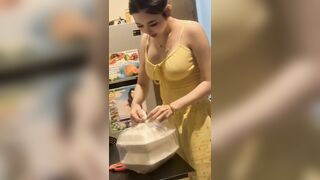 Cố tình để Chú bảo vệ thấy Vú, xem phản ứng của chú thế nào