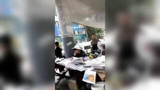 Quay lén dưới váy các em teen dâm ra đường mà chẳng thèm mặc quần lót p4