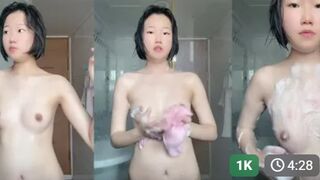 U40 mà em còn ngon quá thay đồ tập thể dục em không mặc đồ lót còn gạ anh