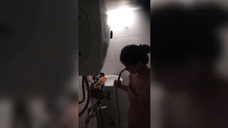 Đặt cam ẩn quay lén nhà tắm chung khu trọ
