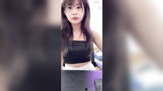 Ngọc Nhi 2k idol xinh đẹp dễ thương lại lên sóng khoe chiếc lồn xinh.