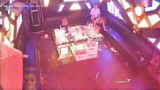 Lộ Clip ô chú đi hát Đụ nhân viên ngay trong phòng