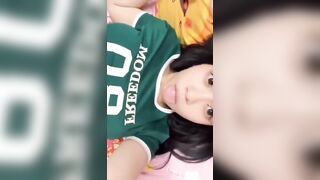 Em họ 2k9 vú to lồn múp khoe hàng trên màng bị anh họ phát hiện