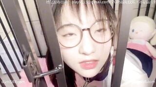 nhốt gái xinh như nô lệ trong lồng, thích là lôi ra đụ