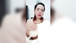 Chị hành xóm gửi video cho trai trẻ xem vú to lồn ngon