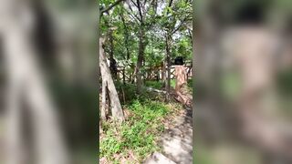 Chụp ảnh nude với người lạ public
