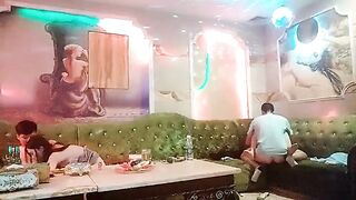 Quay lén KTV Địt mấy em đào trong karaoke ở TQ
