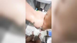 Dẫn em nó đi xả đồ cả 2 anh em cùng some mà em nó còn chưa thấy thoả mãn
