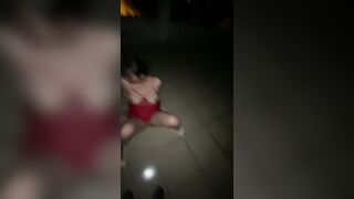 Móc lồn em người yêu trên sân thượng cực dâm