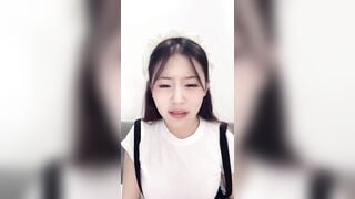 Chị gái bán cu giả giới thiệu sản phẩm,rồi thủ dâm trực tiếp cho khách hàng xem luôn.