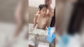 bé lớp 11 bảo để em búi tóc lên cho đẹp rồi anh hẵng quay