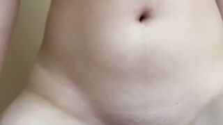 Cô gái tóc vàng lồn hồng cưỡi ngựa rên la vì sướng