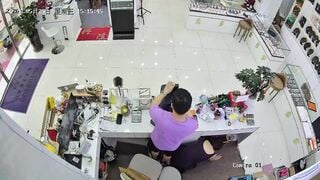 Đang hôn chuẩn bị bóp vú con bồ thì con vợ đế, màng thoát thân đẳng cấp của con bồ.