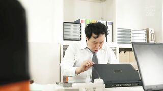 Nữ đồng nghiệp loli mình dây, Bị Sếp bắt khoe Vú Lồn, Lút cán Djt lồn múp ở cty