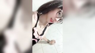 Em học sinh vú to hàng non mới lớn