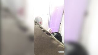 Quay lén em gái mới lớn tắm hấp dẫn vl
