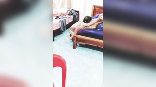 Cháu gái thương chú họ già neo đơn kêu qua nhà cho ăn uống rồi cho đụ luôn.
