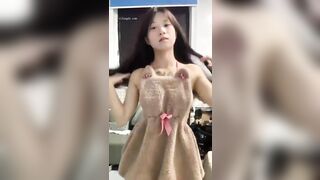 Gái xinh khoe thân vừa nhảy tiktok vừa thủ dâm