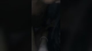 Nửa đêm lén sang nhà bé hàng xóm rồi đè e nó ra dí