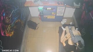 hai em học sinh hàn chịch nhau luôn trong phòng hát