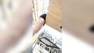 quay lén dưới váy mấy bé nhân viên thế giới di động