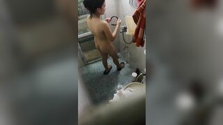 Rình em gái hàng xóm tắm khúc cuối bị phát hiện - 2