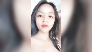 Gái dâm vú to ra của sổ khoe vú cho người lạ xem dâm đãng