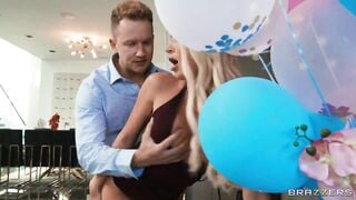 Vợ bầu chồng địt đám bạn thân của vợ vú to lồn ngon