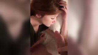 Đang ngủ ngửi thấy mùi cu là tỉnh liền