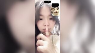 Chị chị em em rồi vạch ra cho nhau xem luôn