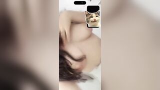 Chị chị em em rồi vạch ra cho nhau xem luôn