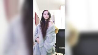 Học sinh Trung Quốc live  non như múi mít nước bắn tùm lum