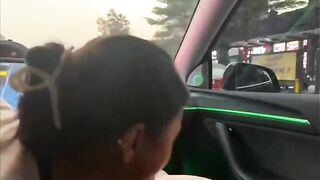 Bú cu người yêu khi chờ đèn đỏ