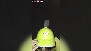 Nửa đêm em bắt đứng giữa đường để em mút