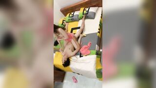 Đang địt mà em nghe điện kích thích cực