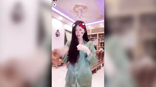 em gái 2k8 nhảy lộ hàng