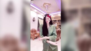 em gái 2k8 nhảy lộ hàng
